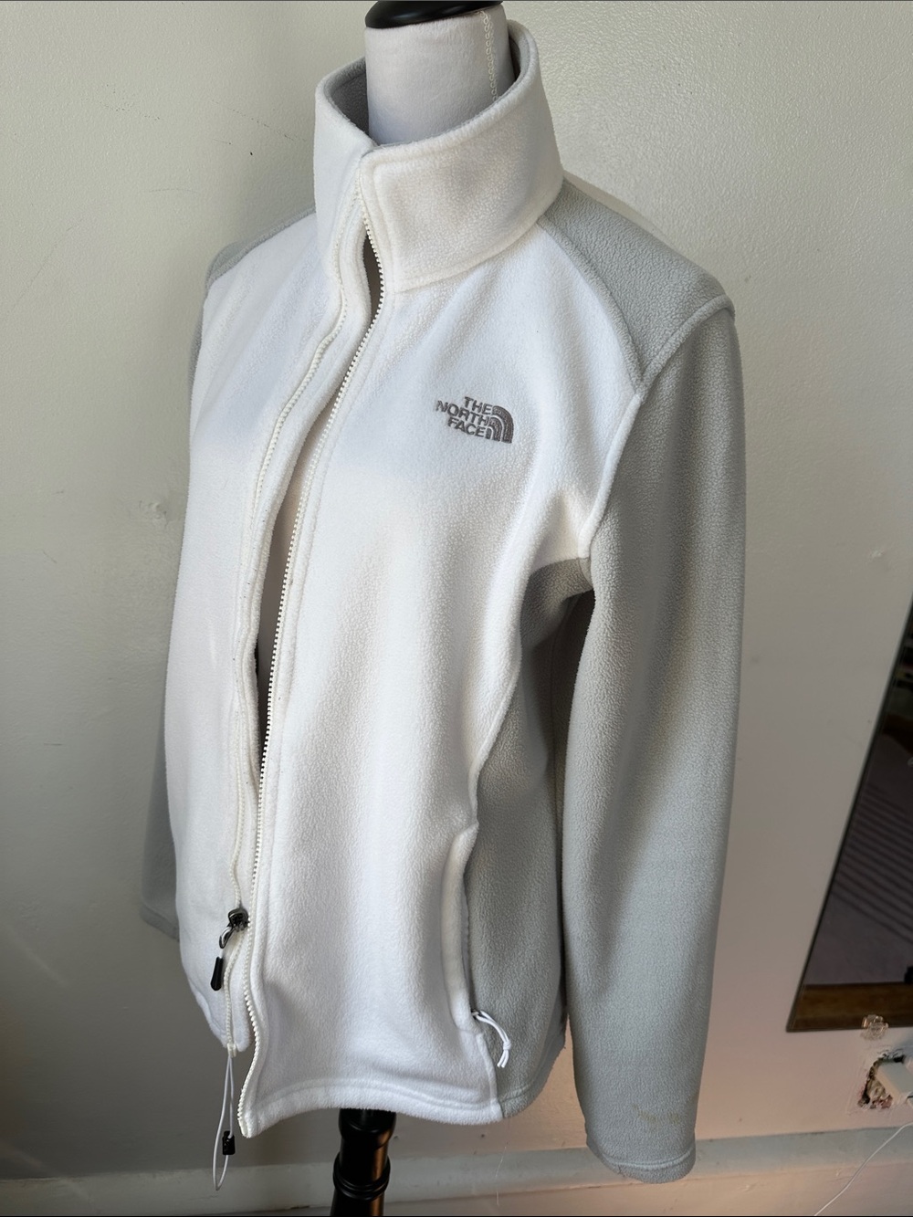 The North Face Women's White & Light Gray Fleece Jacket